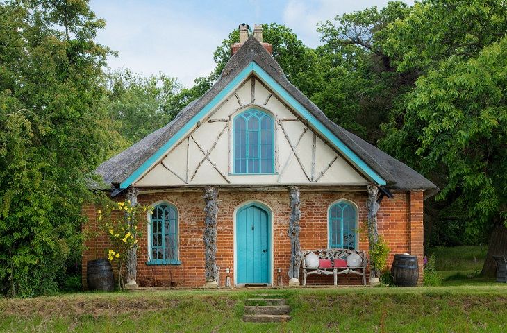 Click here for more about Hex Cottage